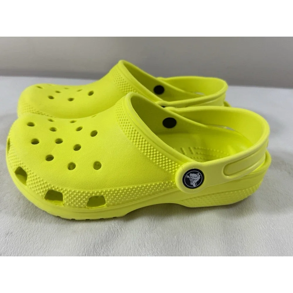 Crocs Classic Clog Youth Kids Size J2 Volt Yellow Slip On Comfort Shoes
